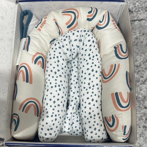 Goldbug CarSeat head support & CarSeat strap covers. - Picture 3 of 3